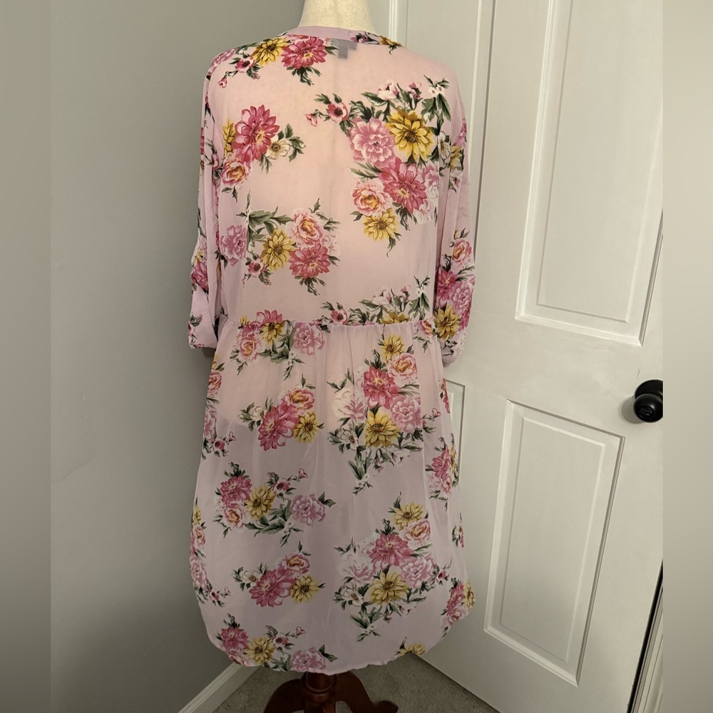 Torrid Light Pink Floral Button-Up High-Low Tunic Blouse - Picture 6 of 8